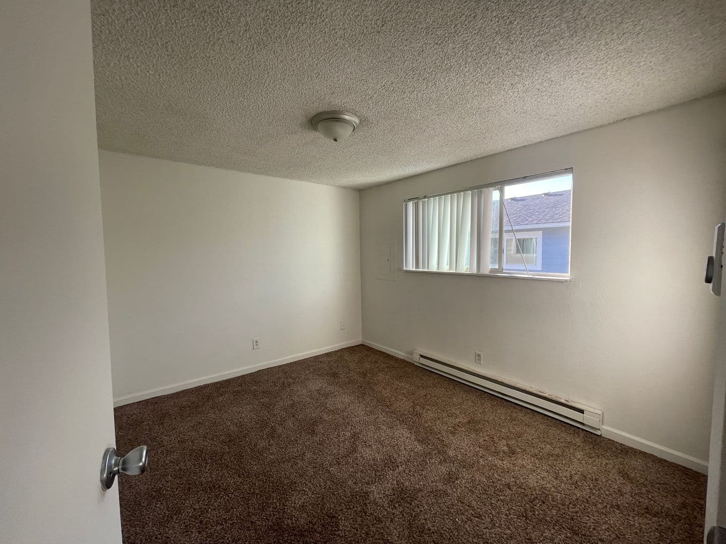 Longview Apartment: 944 33 Avenue-24