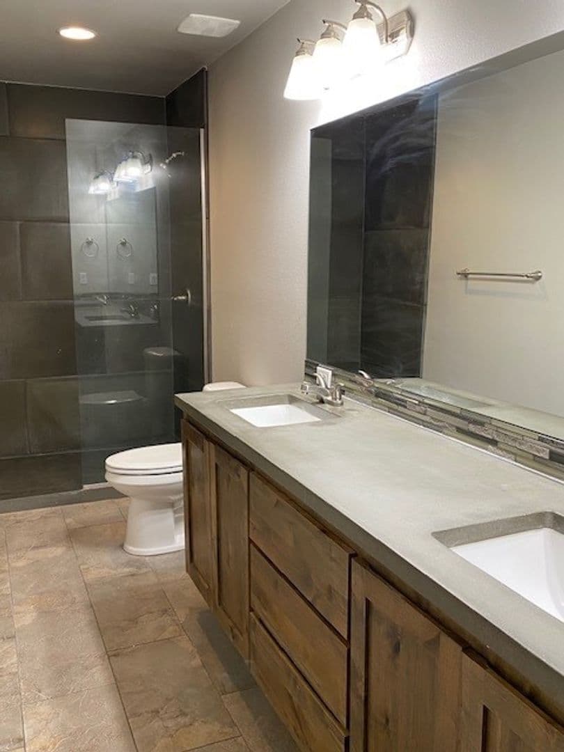 Ridgefield House: 175 N 44 Pl