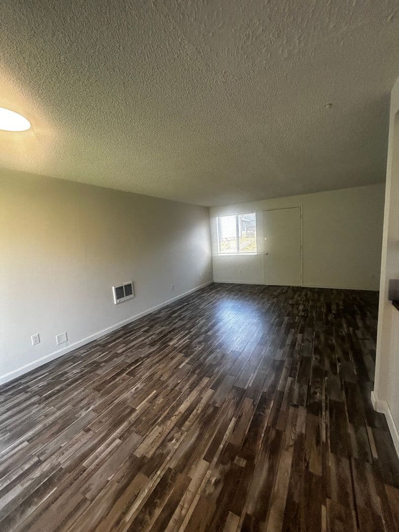 Vancouver Apartment: 3116 Kauffman Avenue