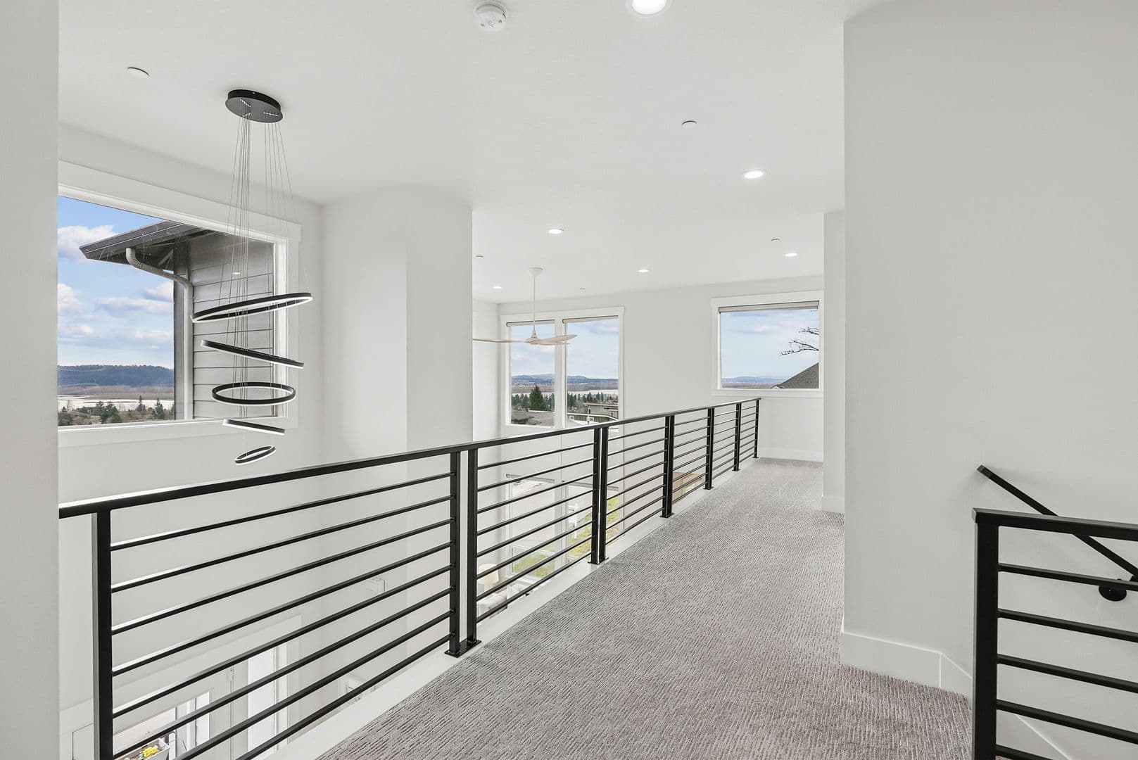 Washougal House: 1757 N Columbia Ridge Way