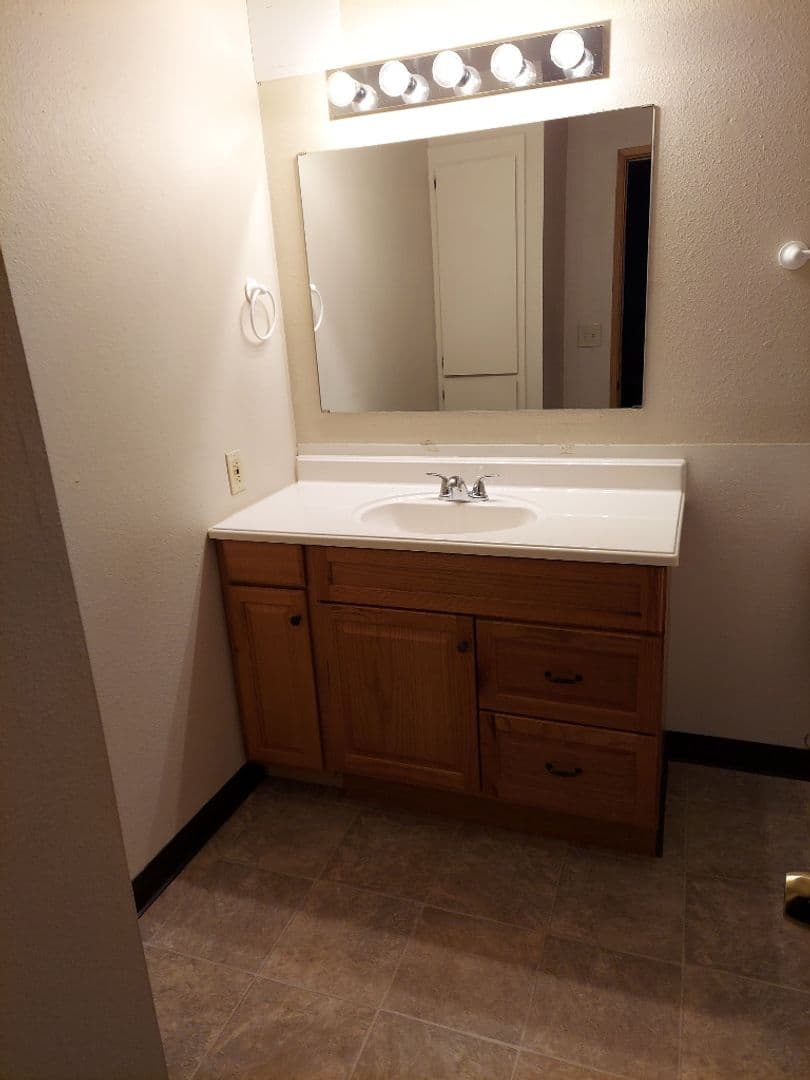 VANCOUVER Apartment: 8402 NE 8TH WAY