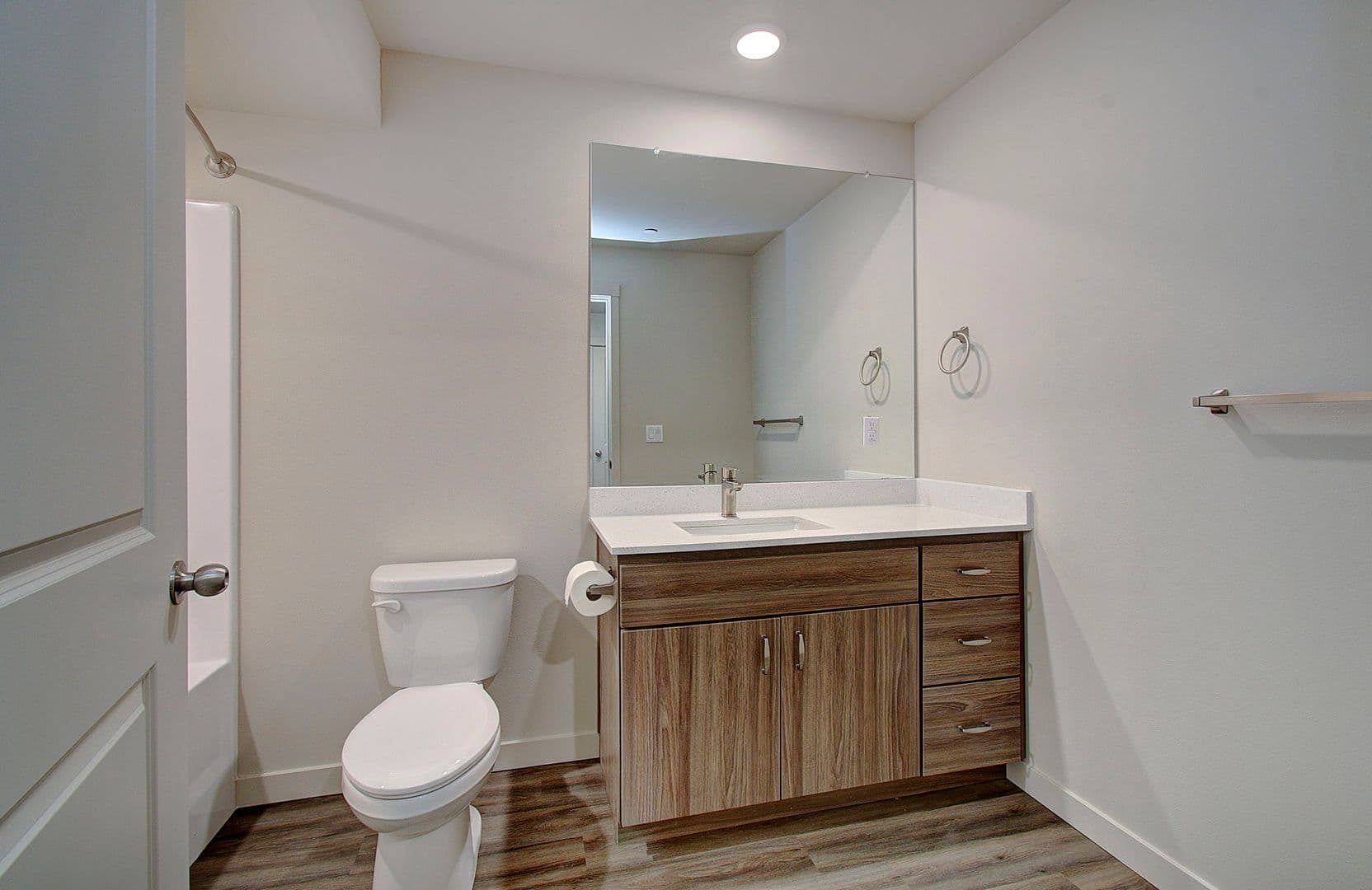 Vancouver Apartment: 404 NE 117 Avenue #111