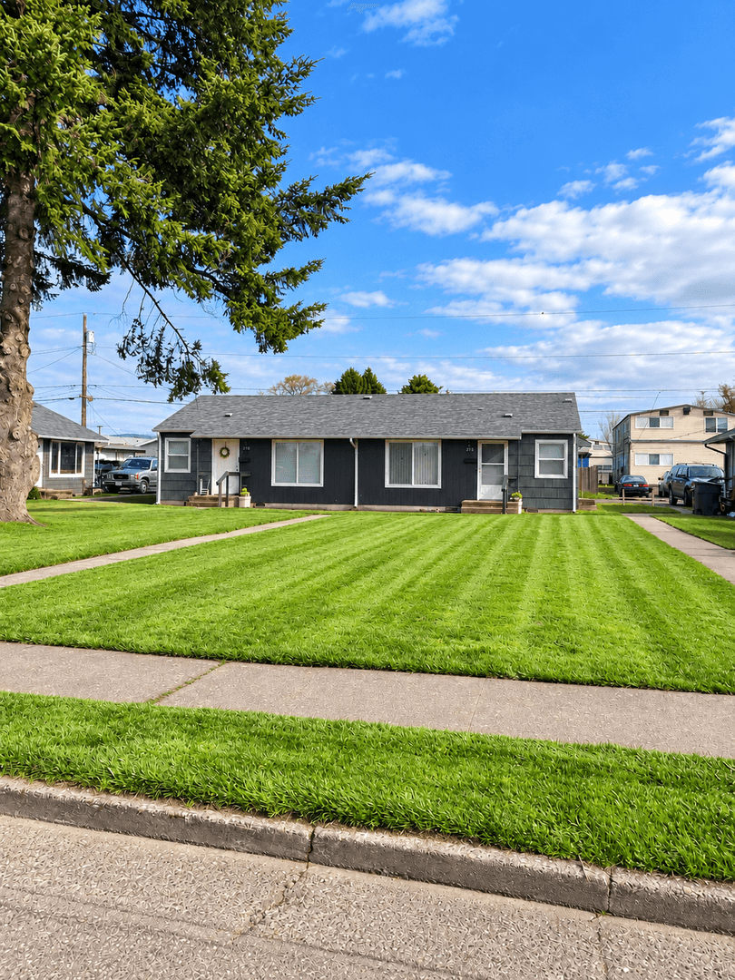 Longview Apartment: 214 - 285 Cypress / 254 - 256 Colorado