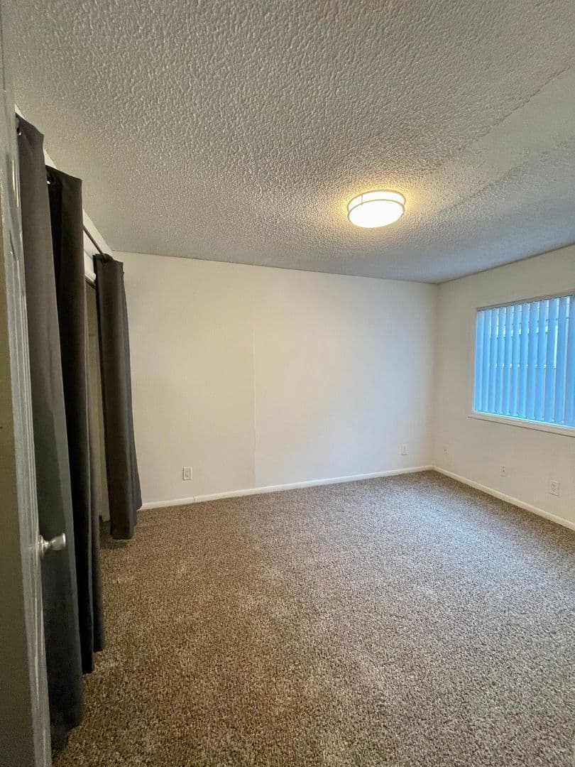 Longview Apartment: 1940 33 Avenue