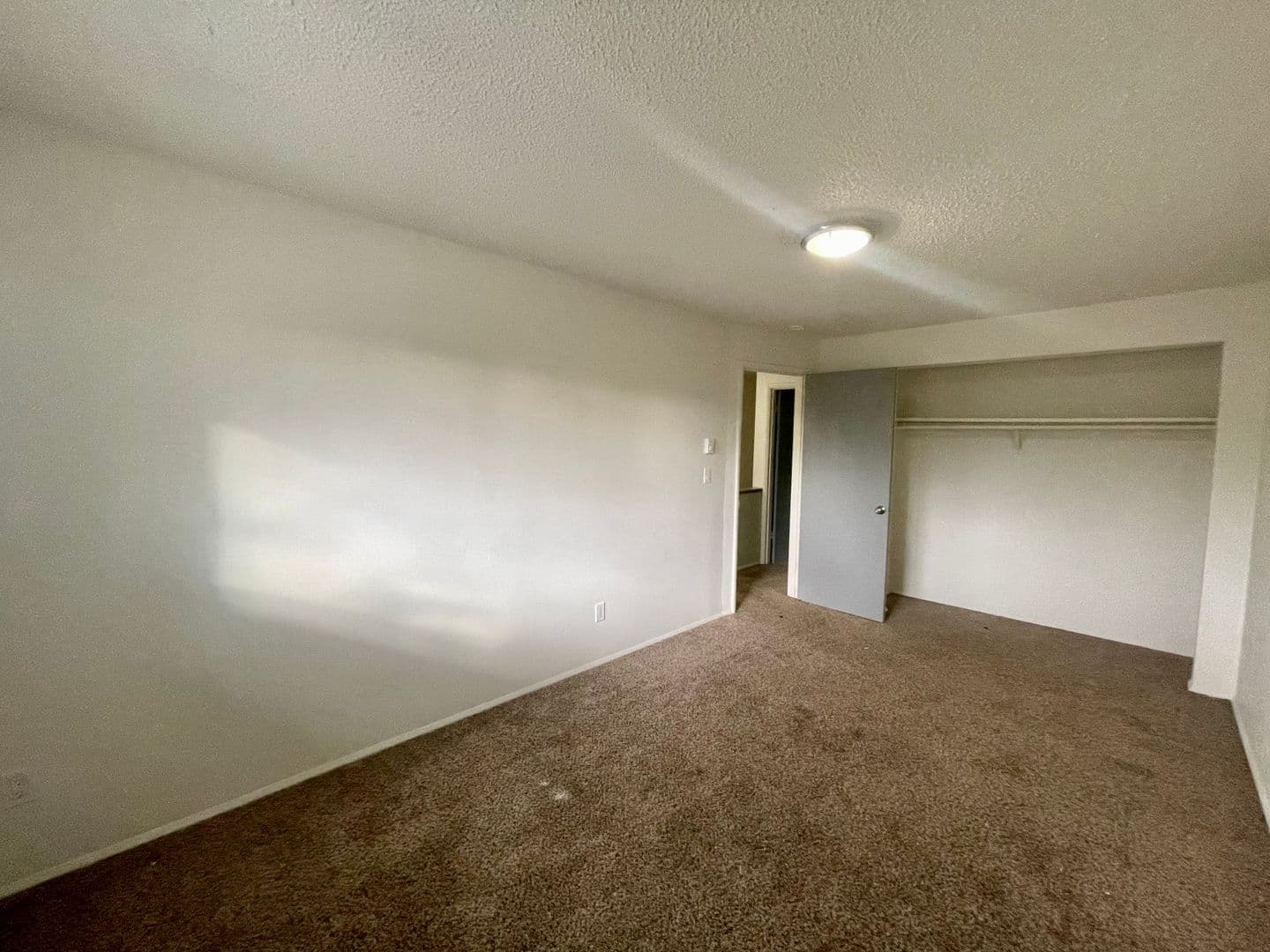 Longview Apartment: 1940 33 Avenue