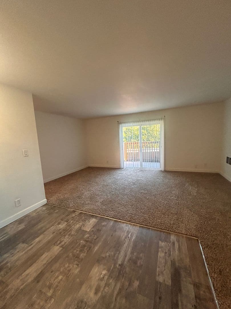 Longview Apartment: 1950 33 Avenue - 11