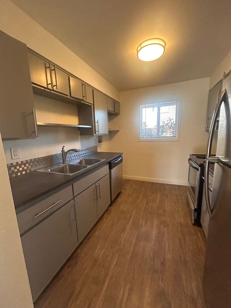 Vancouver Apartment: 520 NE 108 Avenue