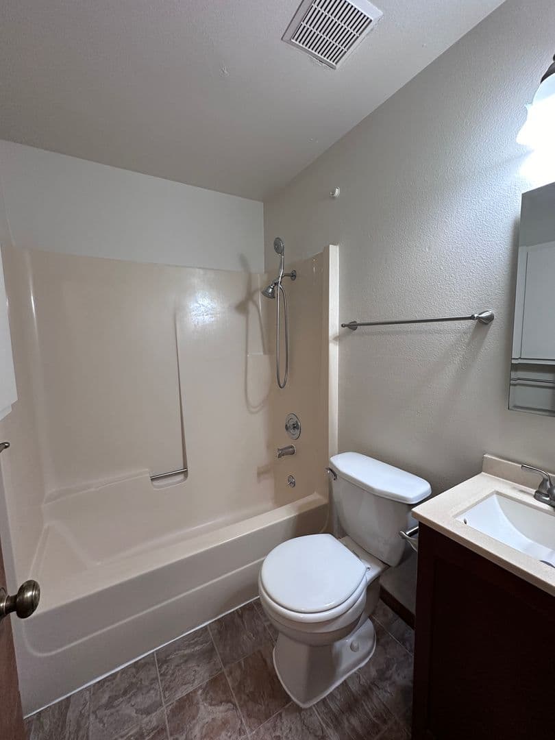 Vancouver House: 1904 SE Blairmont Drive
