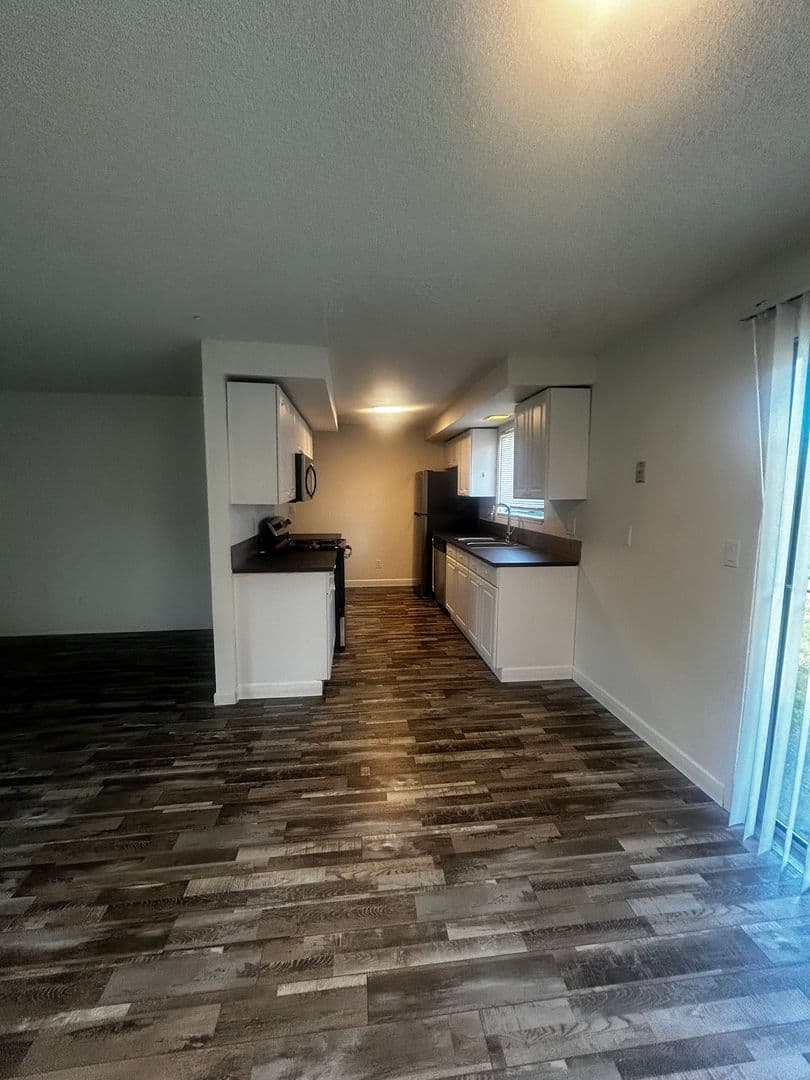 Vancouver Apartment: 3116 Kauffman Avenue