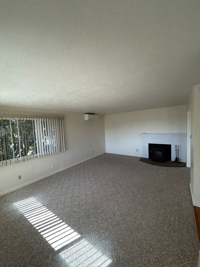 Vancouver Apartment: 1110-1112 NW 41st Street