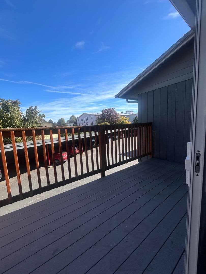 Longview Apartment: 1940 33 Avenue