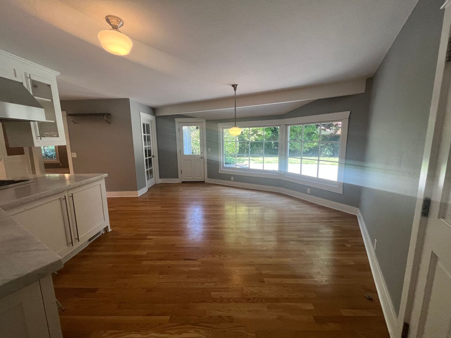 Vancouver House: 601 Rhododendron Drive