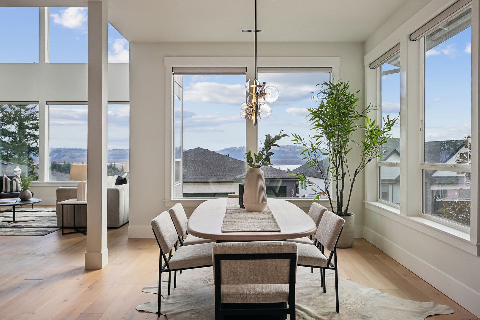 Washougal House: 1757 N Columbia Ridge Way