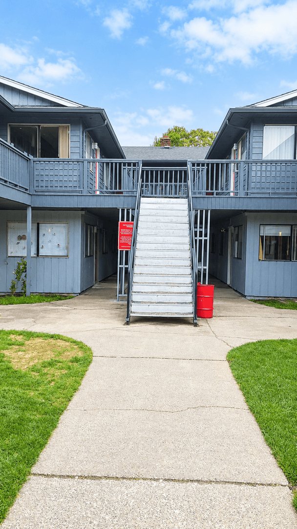 Longview Apartment: 1940 33 Avenue - 07