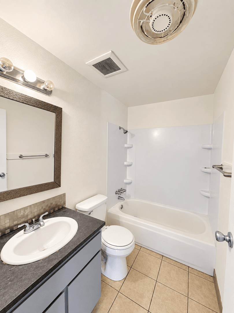 Longview Apartment: 944 33 Avenue-24