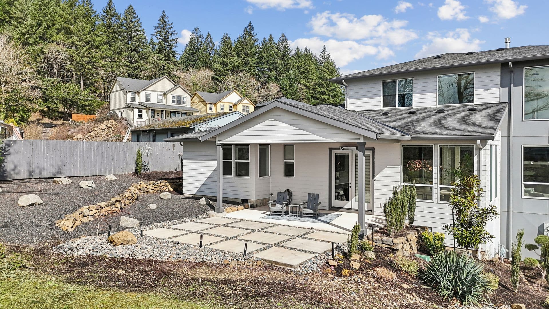 Washougal House: 1757 N Columbia Ridge Way