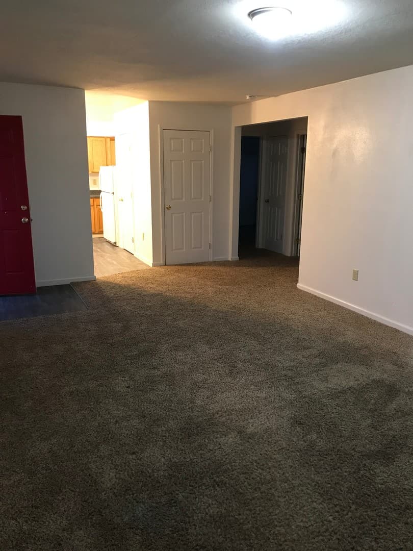 Longview Apartment: 1950 33 Avenue - 04