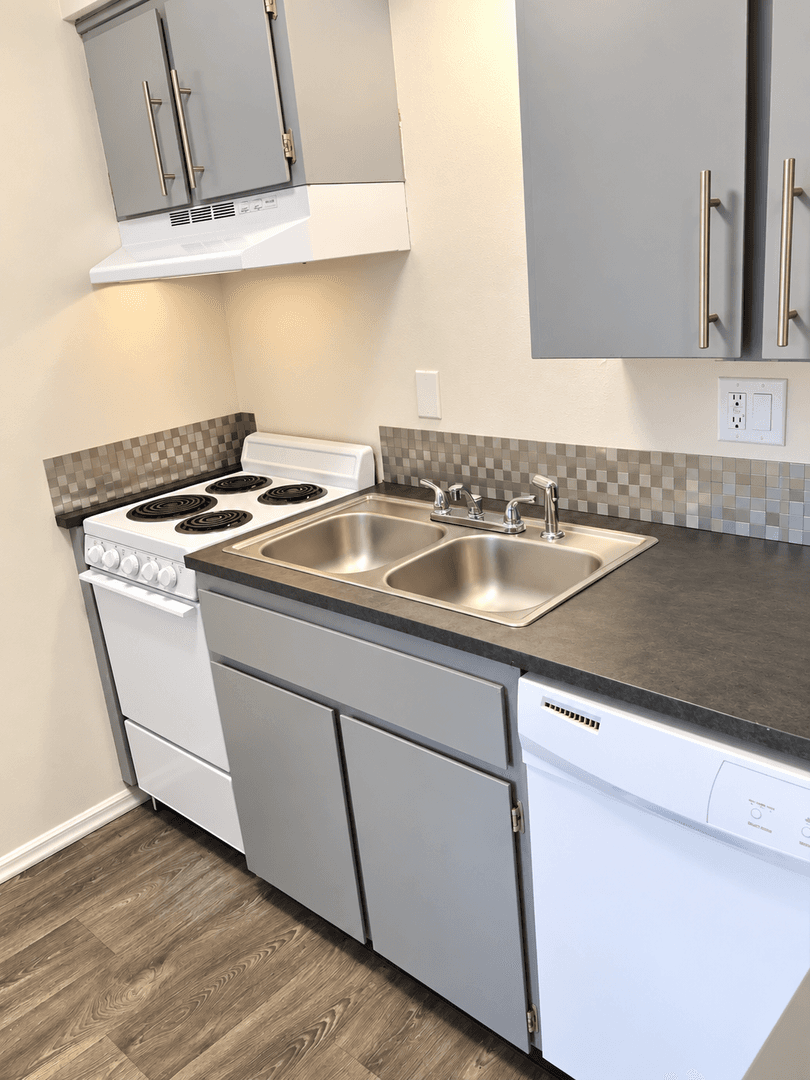 Longview Apartment: 1955 33 Avenue