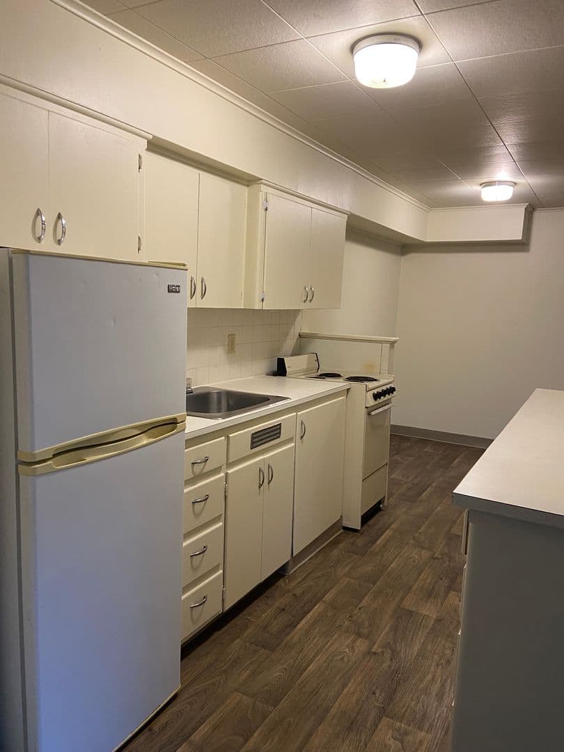 Longview Apartment: 1944 Hudson Street