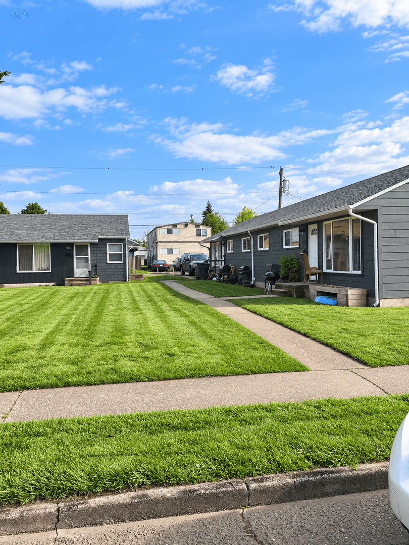 Longview Apartment: 214 - 285 Cypress / 254 - 256 Colorado
