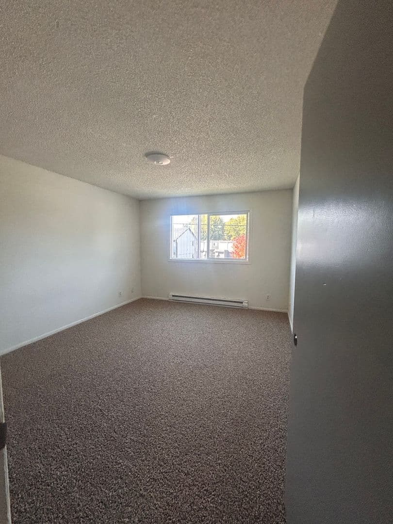 Longview Apartment: 1940 33 Avenue - 07