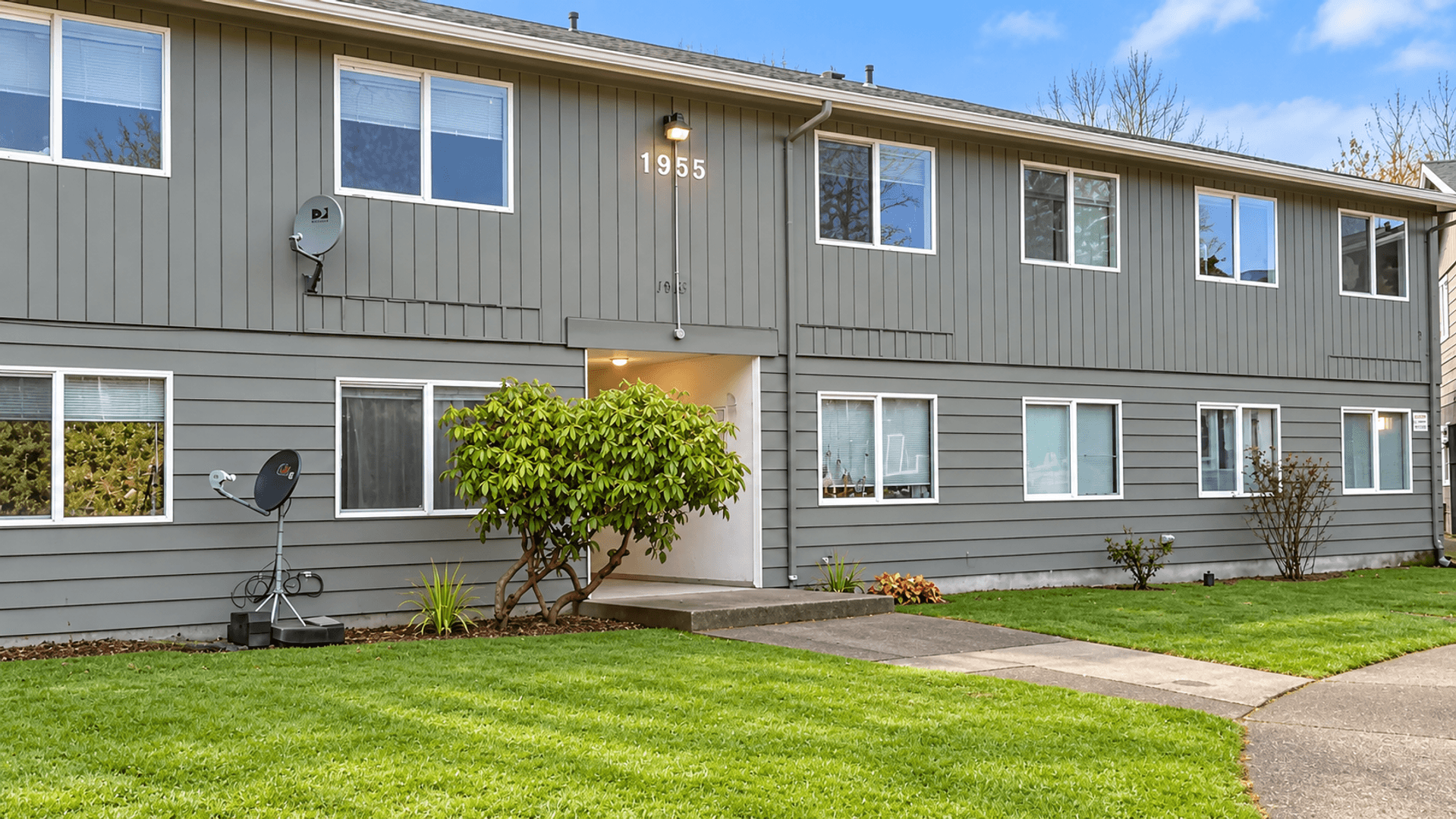 Longview Apartment: 1955 33 Avenue