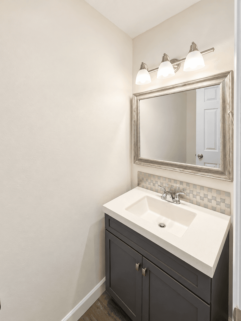Longview Apartment: 1960 33 Avenue - 10