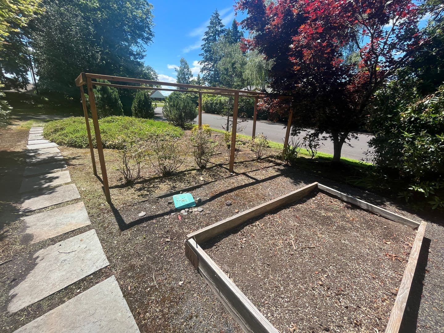 Vancouver House: 601 Rhododendron Drive