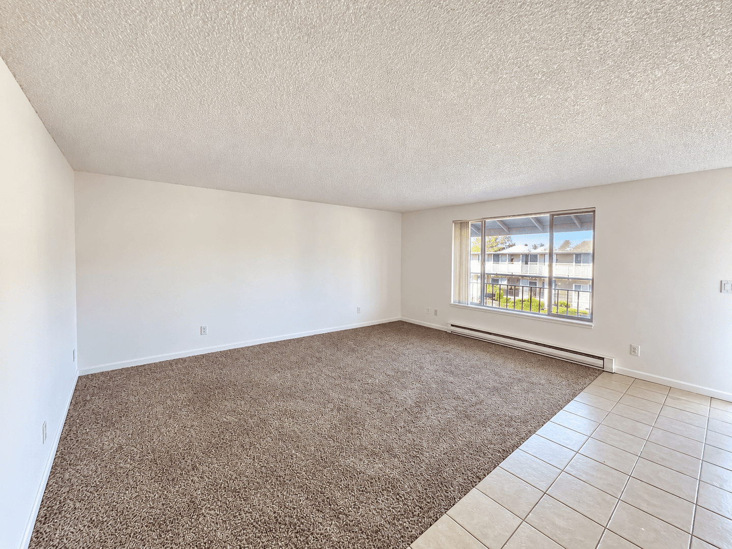 Longview Apartment: 944 33 Avenue-24