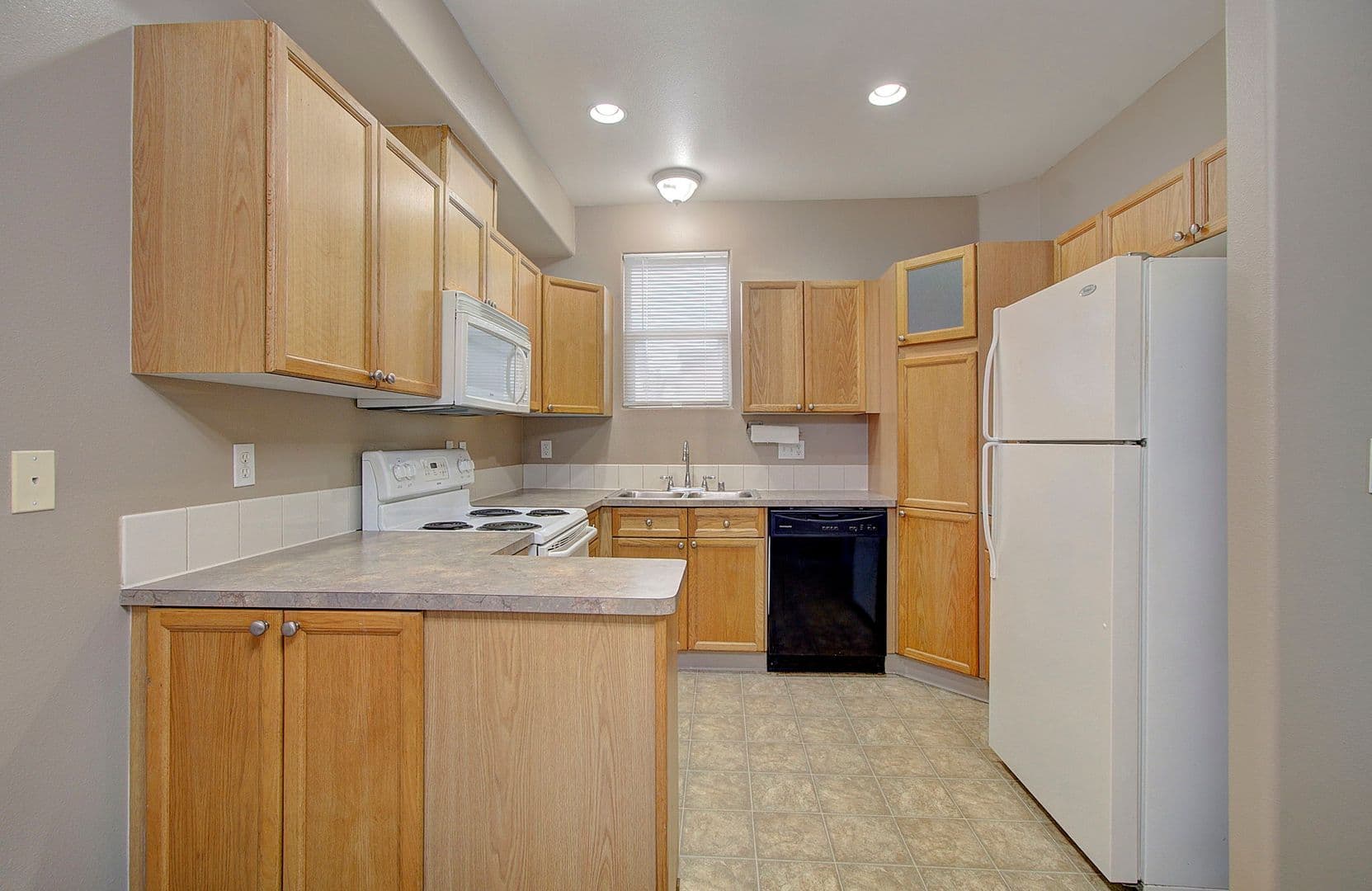 Vancouver House: 5264 NE 121 Avenue, #30