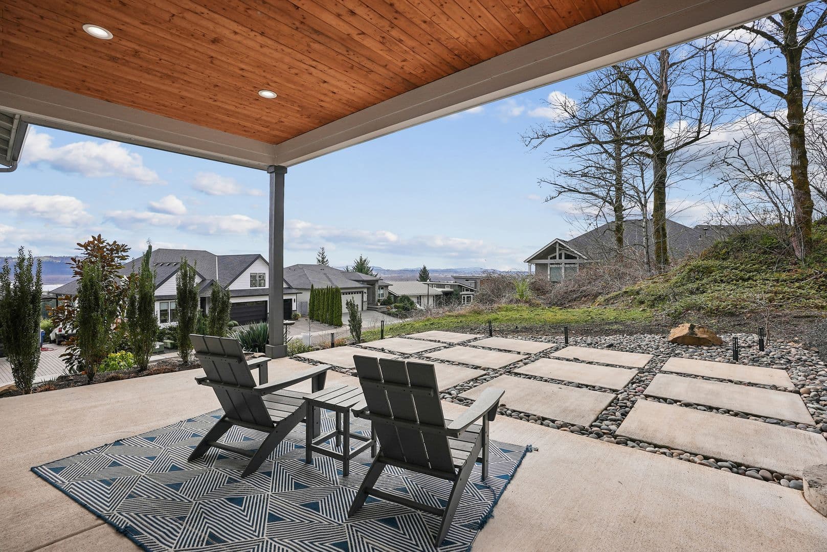 Washougal House: 1757 N Columbia Ridge Way