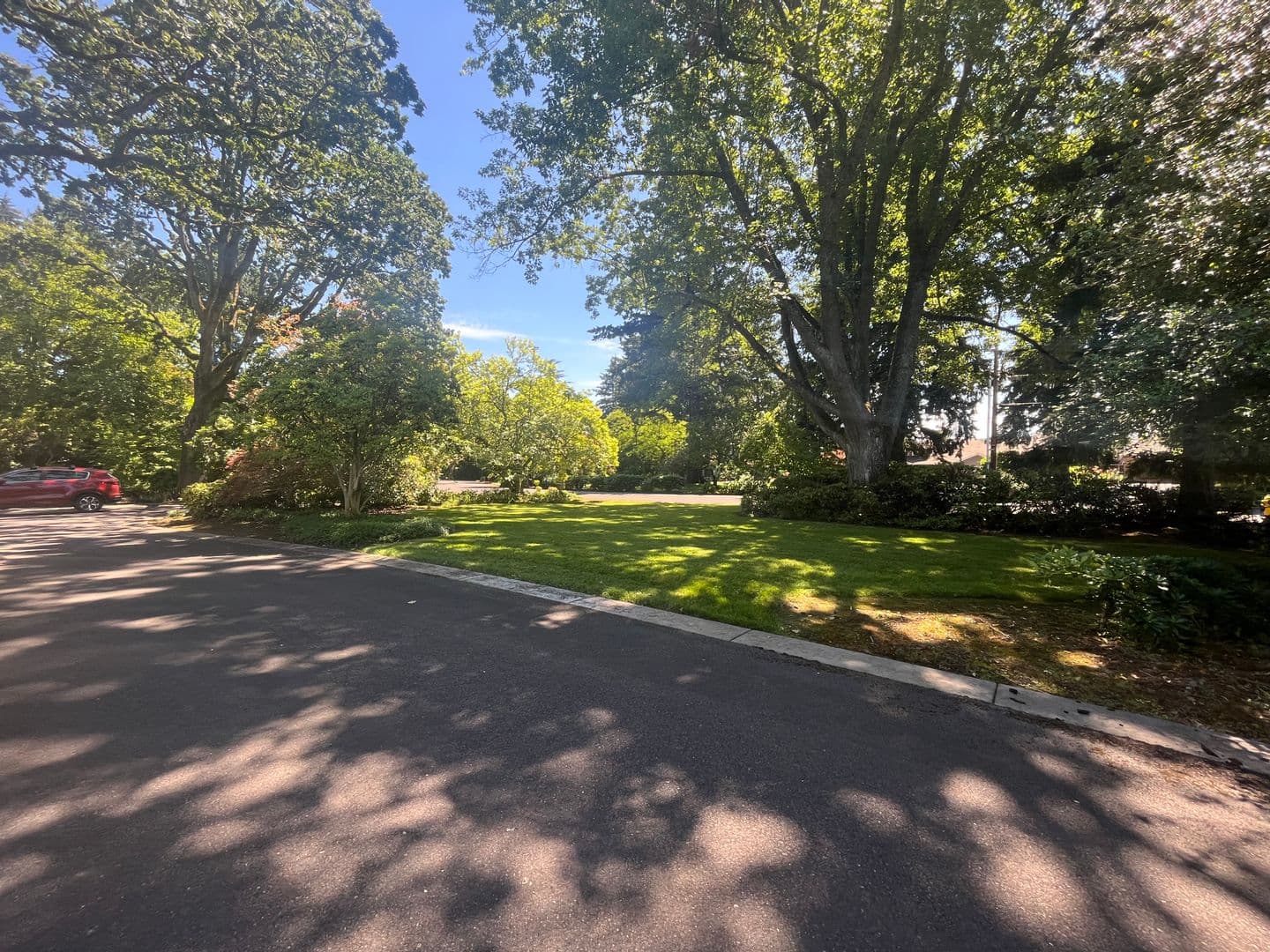Vancouver House: 601 Rhododendron Drive