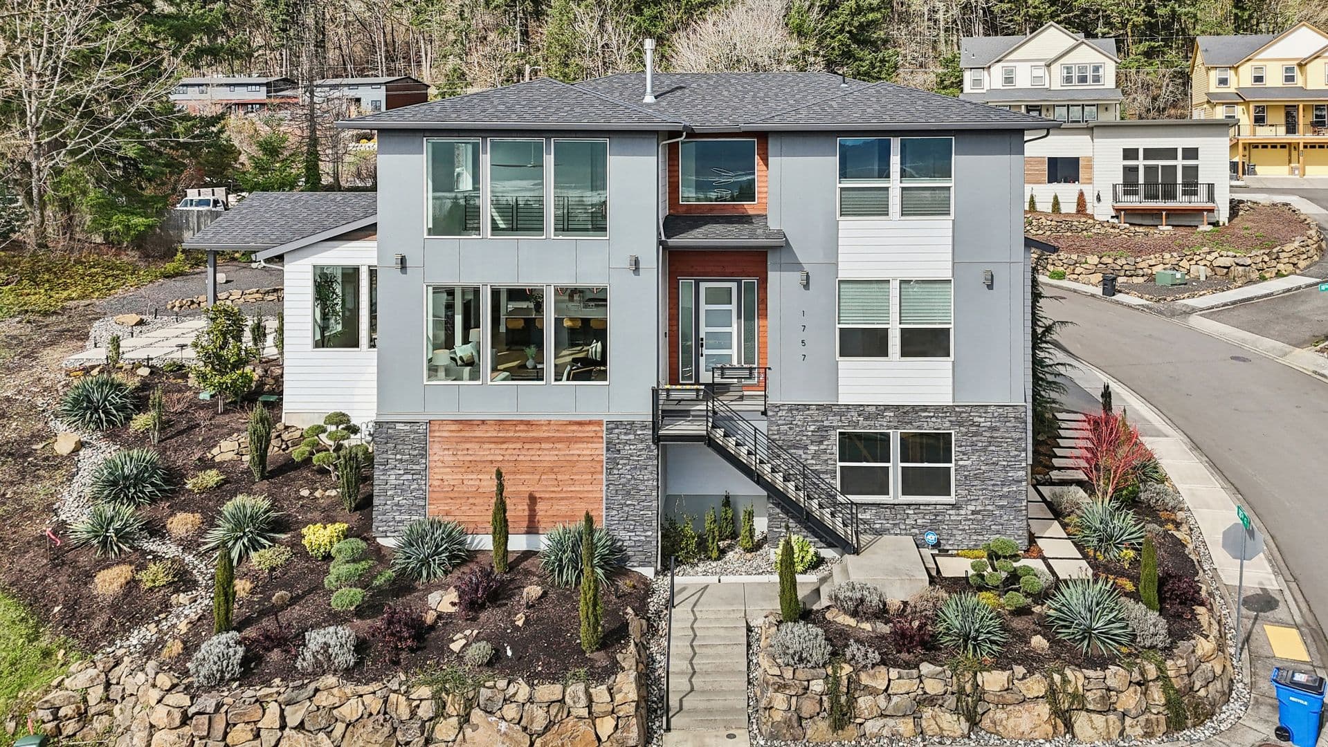 Washougal House: 1757 N Columbia Ridge Way