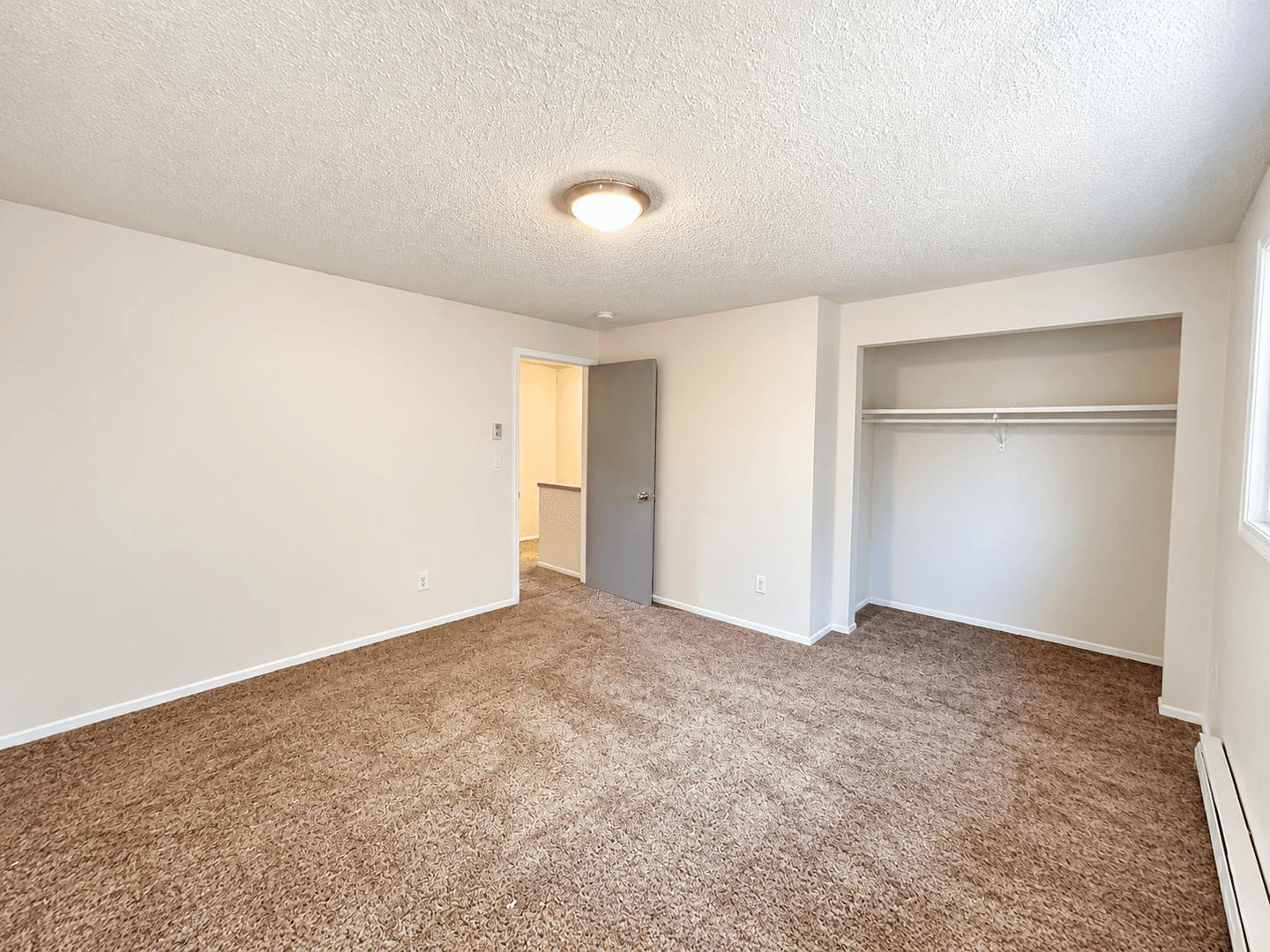 Longview Apartment: 1940 33 Avenue
