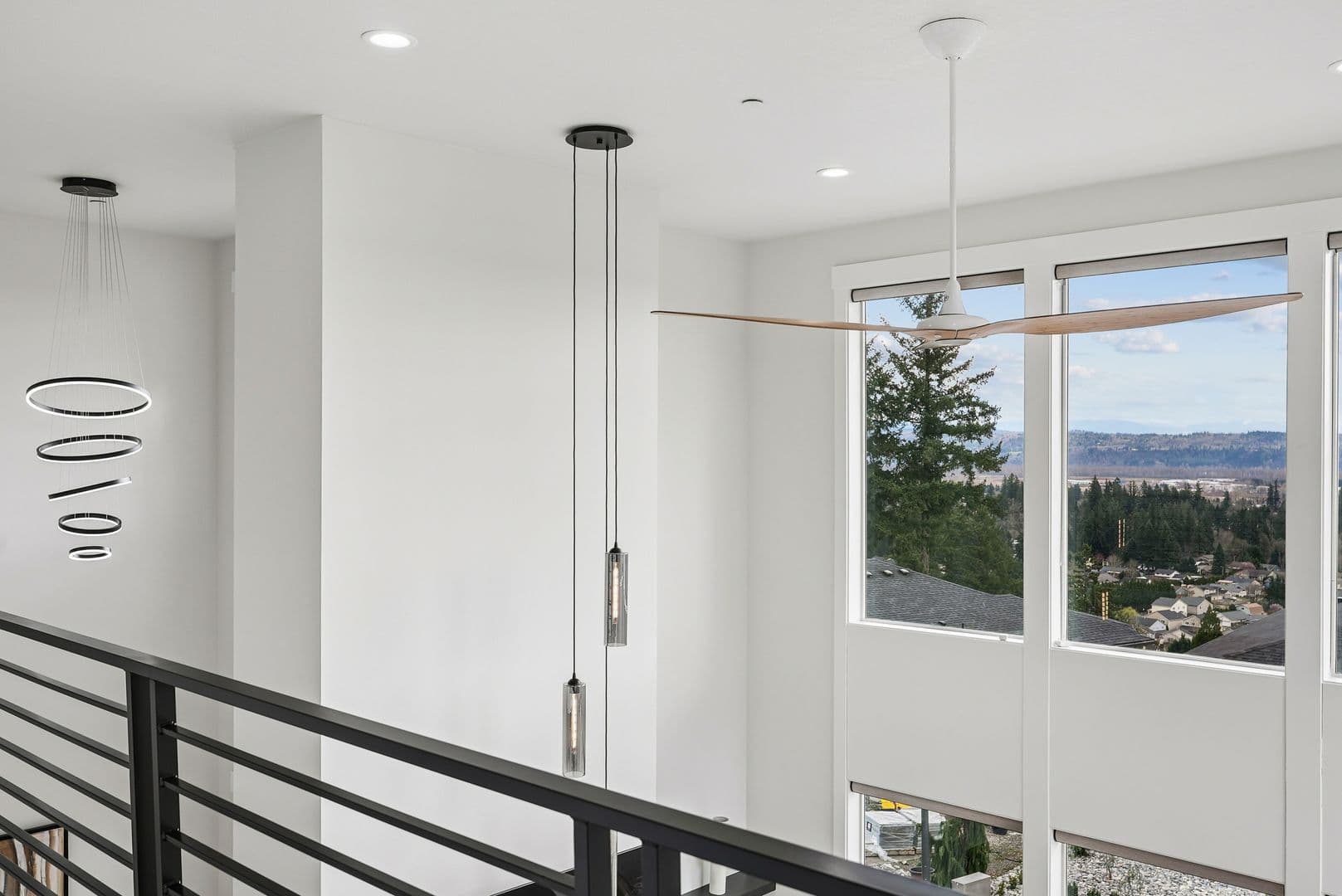 Washougal House: 1757 N Columbia Ridge Way