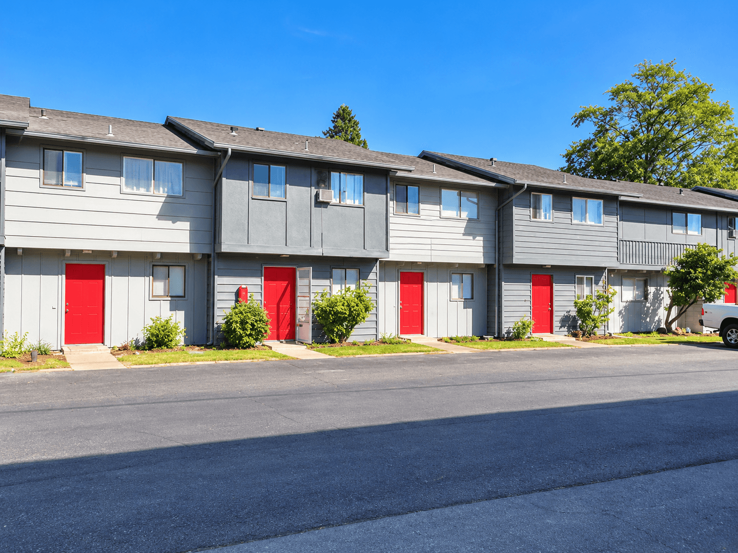 Longview Apartment: 1940 33 Avenue