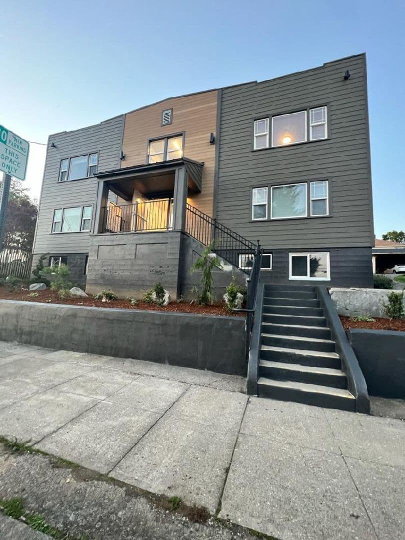 Camas Apartment: 615 NE 6 Avenue
