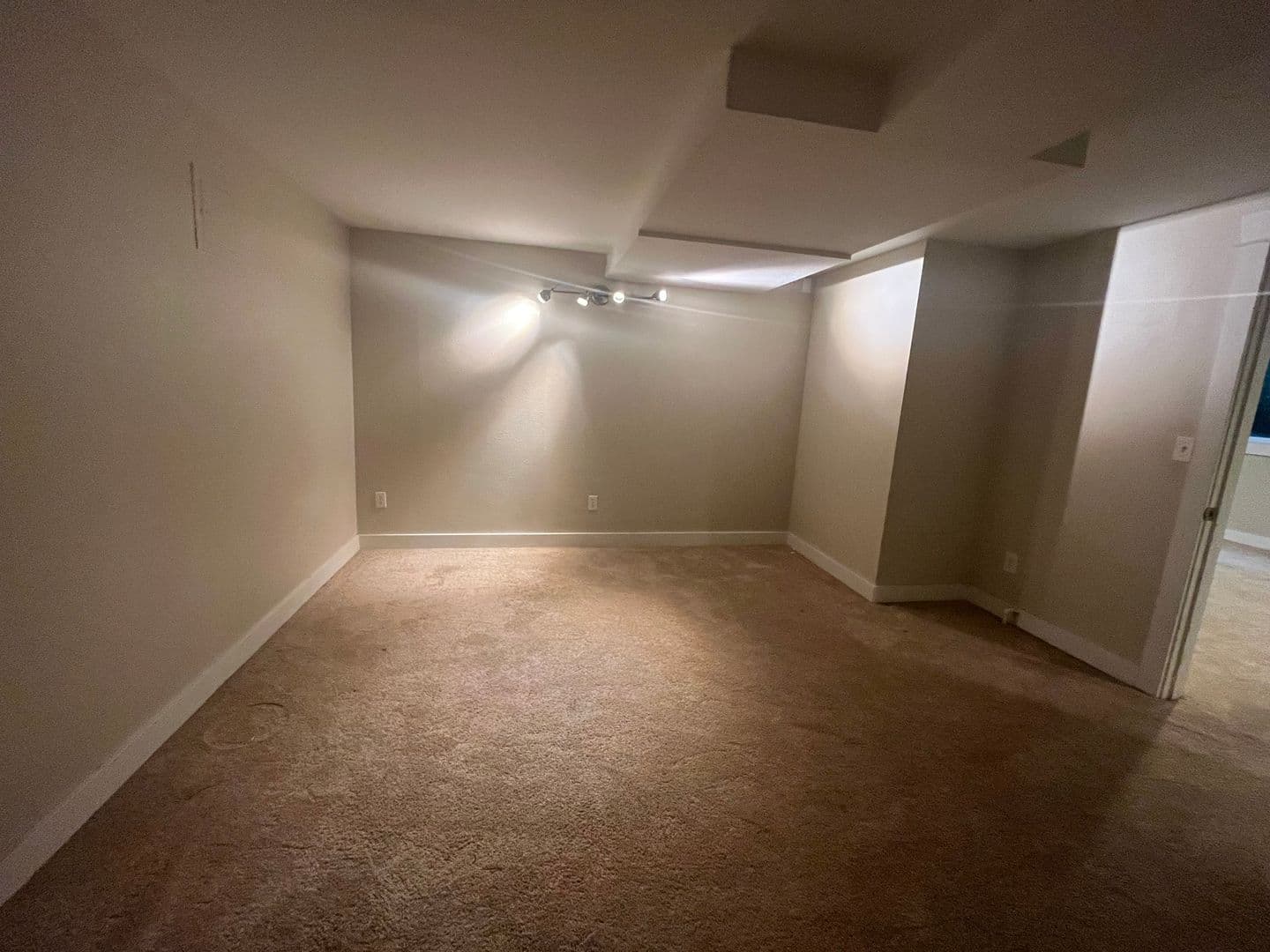 Vancouver House: 601 Rhododendron Drive