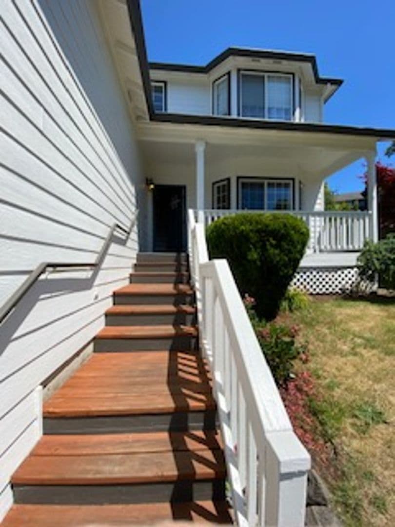 Vancouver House: 15809 NE 18 Ct