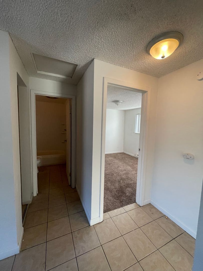 Longview Apartment: 944 33 Avenue-24