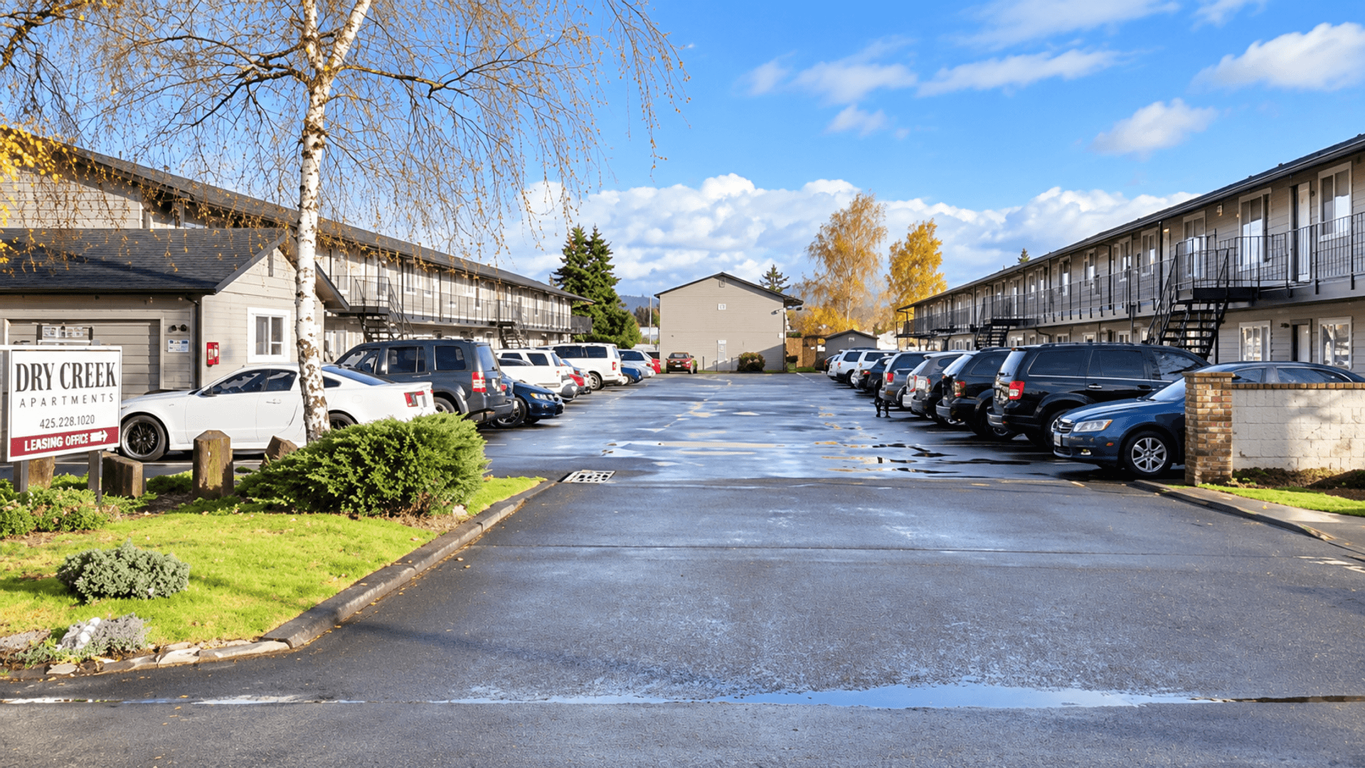 Longview Apartment: 944 33 Avenue