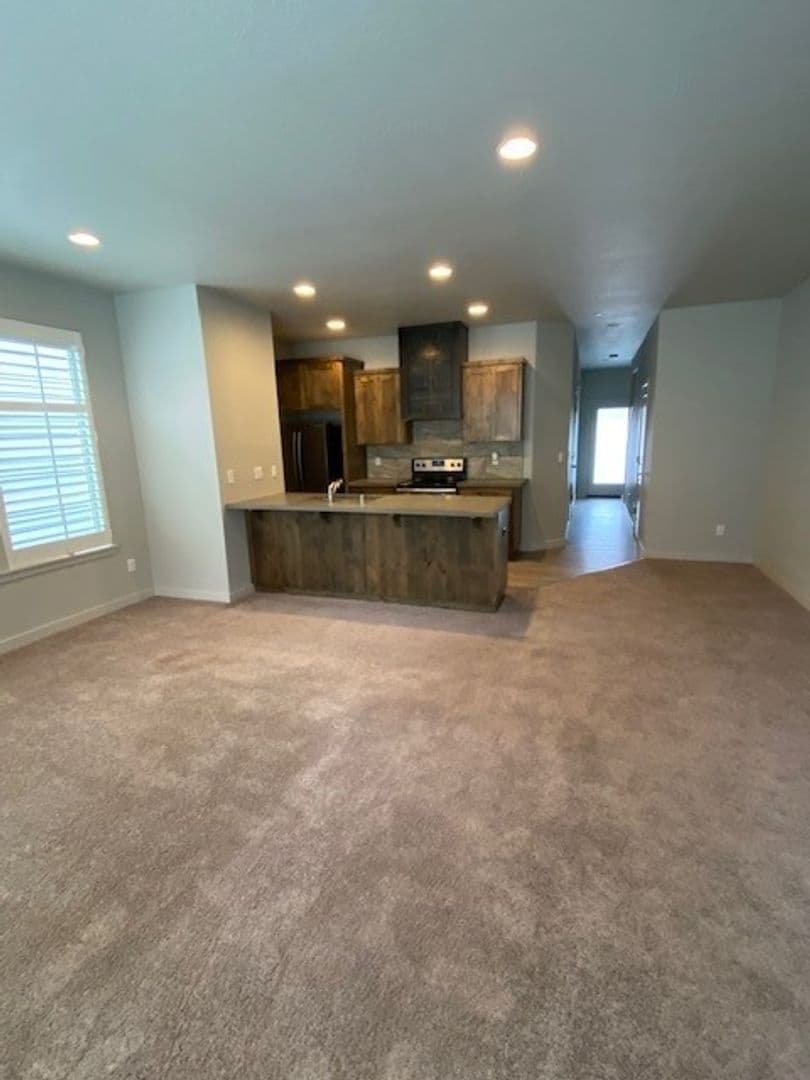 Ridgefield House: 175 N 44 Pl