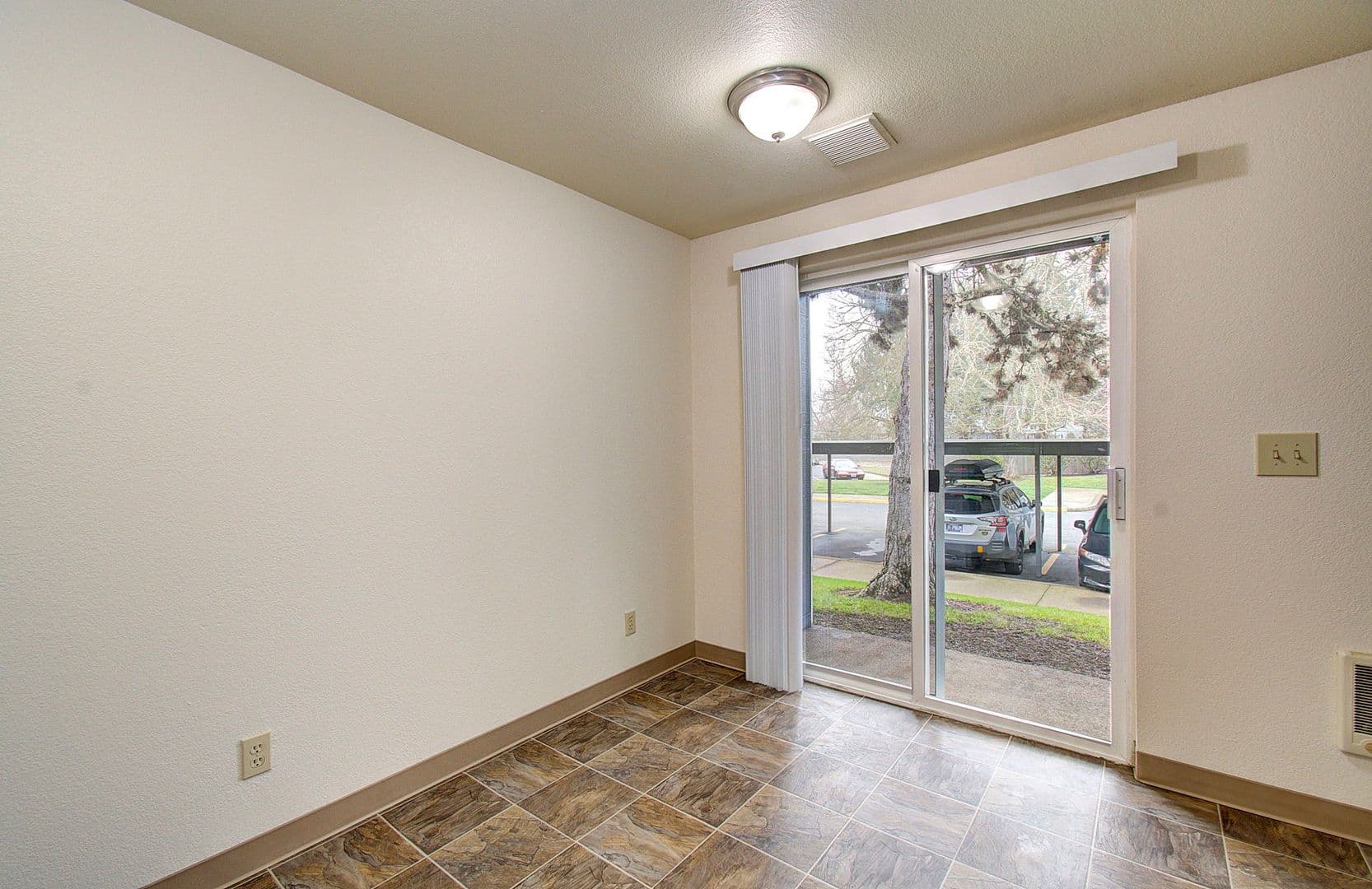 EUGENE Apartment: 1811 KINGSLEY ROAD
