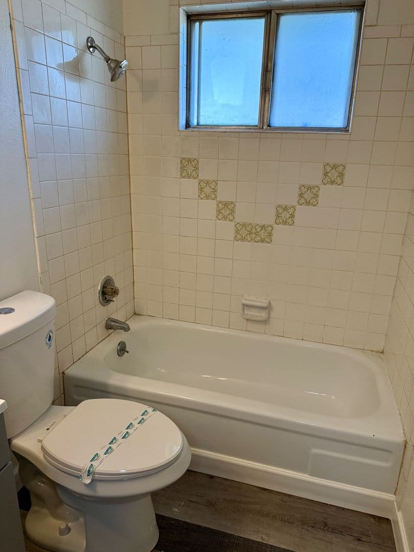Vancouver Apartment: 3116 Kauffman Avenue
