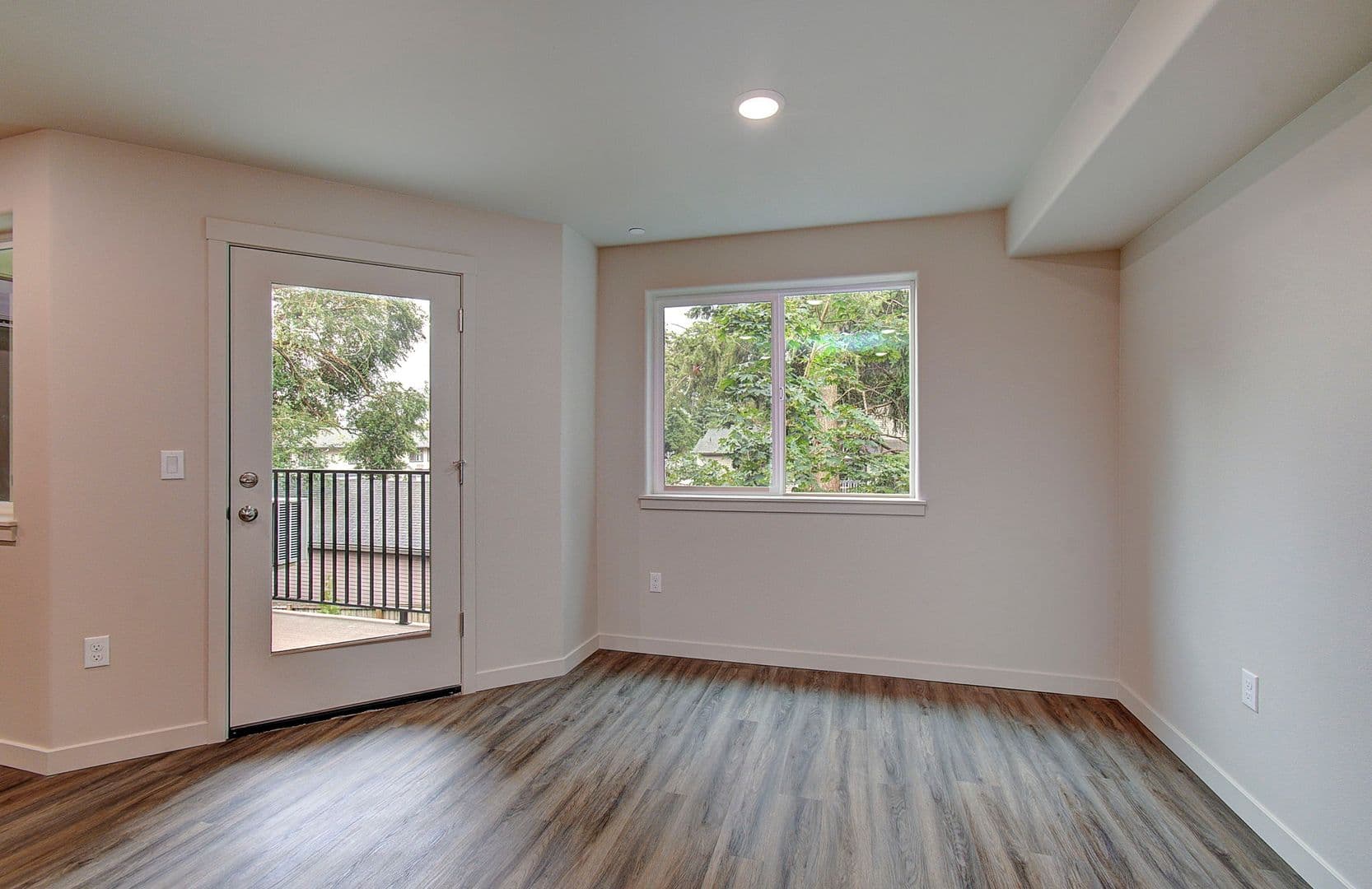 Vancouver Apartment: 404 NE 117 Avenue #107