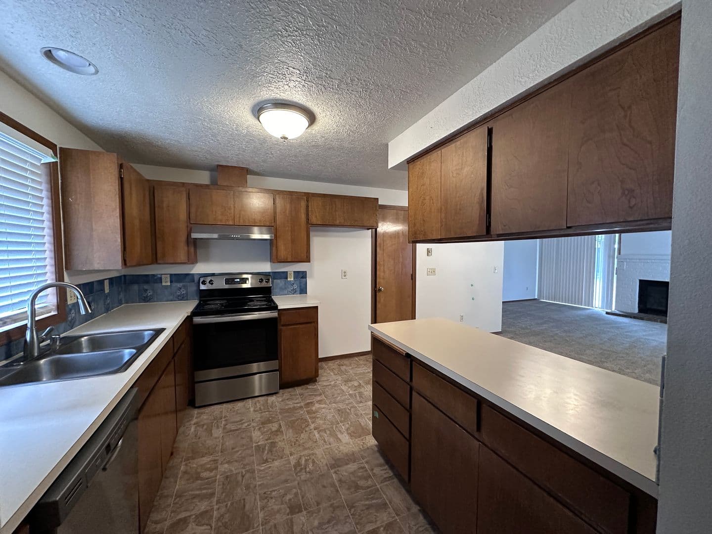 Vancouver House: 1904 SE Blairmont Drive