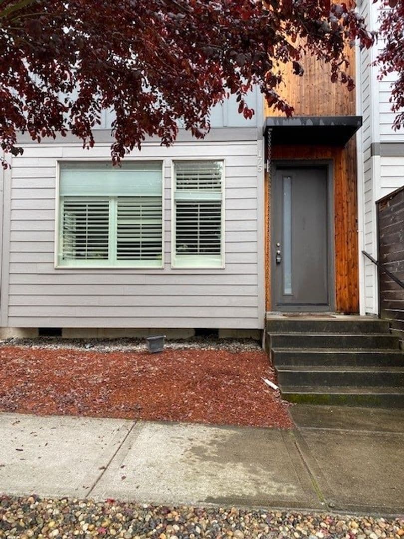 Ridgefield House: 175 N 44 Pl