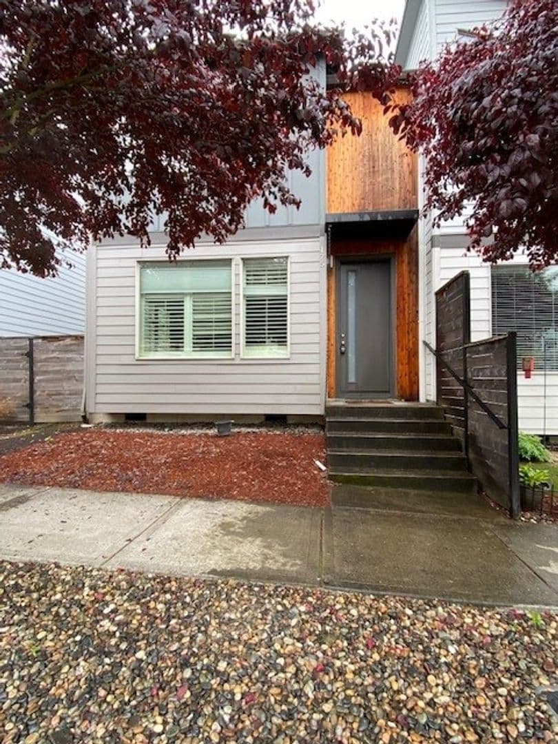 Ridgefield House: 175 N 44 Pl