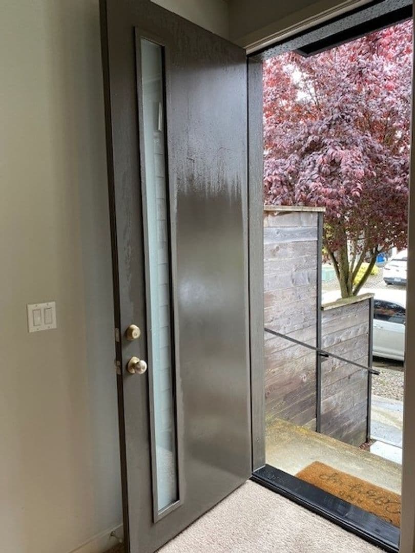 Ridgefield House: 175 N 44 Pl