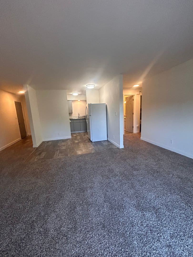 Longview Apartment: 1950 33 Avenue - 11